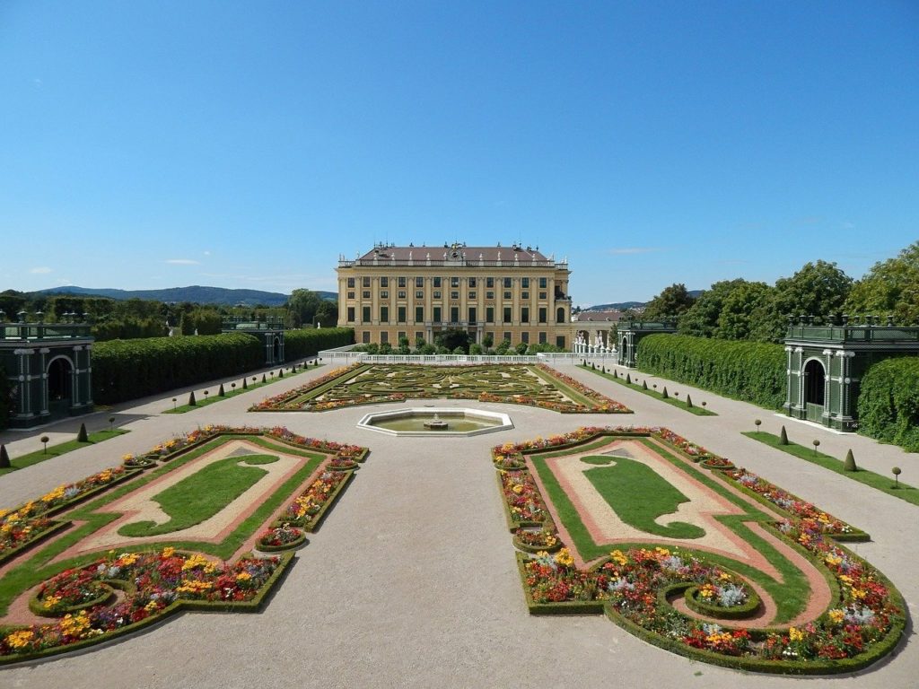 schoenbrunn-503846_1280